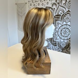 HOST PICK Synthetic quality wig: blonde/highlights, long with wave and bangs